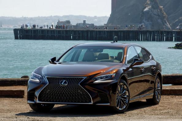 Pilna izmēra luksusa sedans Lexus LS 500