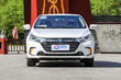 BYD Qin 100 hibrīdā sedana apskats foto 10