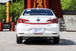 BYD Qin 100 hibrīdā sedana apskats foto 4