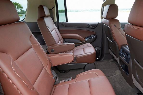 Lielizmēra apvidus auto Chevrolet Suburban apskats Foto 7