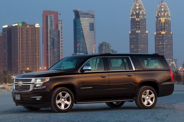 Lielizmēra apvidus auto Chevrolet Suburban apskats Foto 3