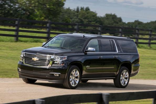 Lielizmēra apvidus auto Chevrolet Suburban apskats Foto 2