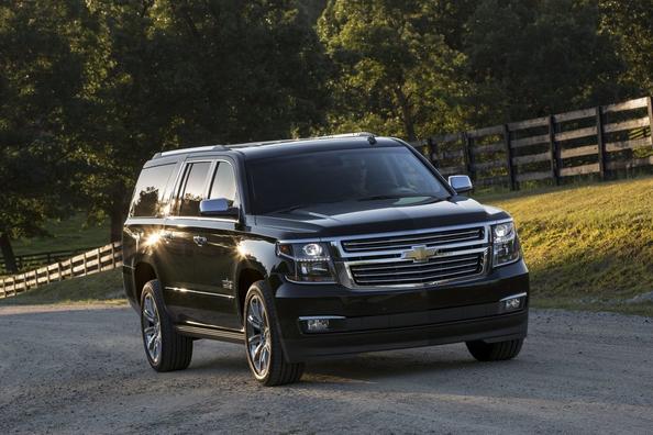 Lielizmēra apvidus auto Chevrolet Suburban apskats Foto 1
