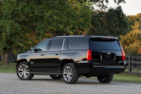 Lielizmēra apvidus auto Chevrolet Suburban apskats Foto 10
