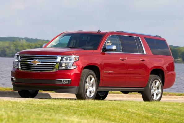 Lielizmēra apvidus auto Chevrolet Suburban apskats Foto 13