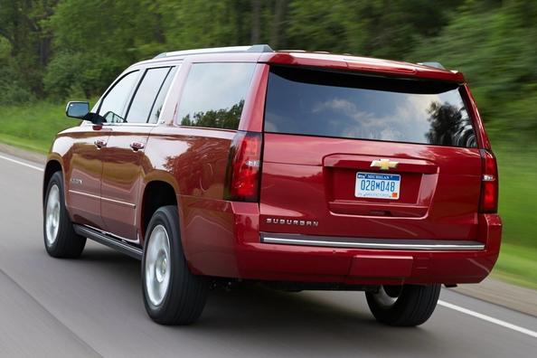 Lielizmēra apvidus auto Chevrolet Suburban apskats Foto 5