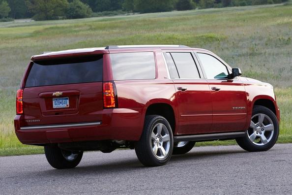 Lielizmēra apvidus auto Chevrolet Suburban apskats Foto 11