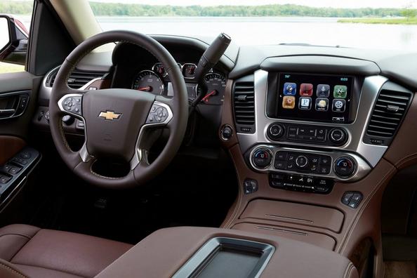 Lielizmēra apvidus auto Chevrolet Suburban apskats Foto 6
