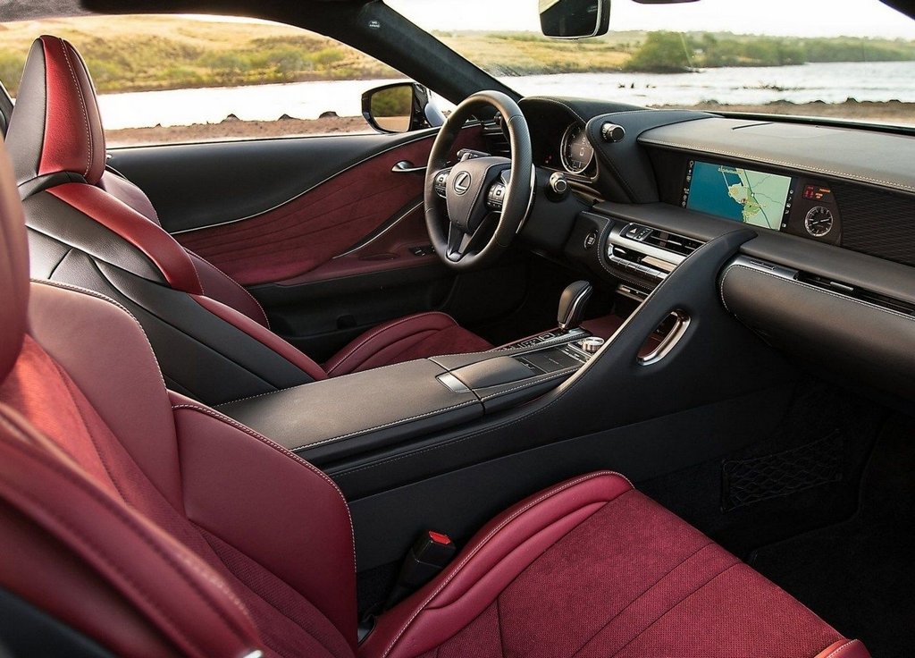 Lexus LC500 augstas veiktspējas kupejas apskats