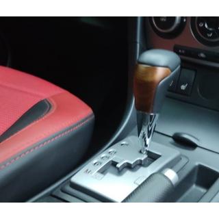 Pārnesumu pārslēgšanas rokturis (melna āda + gaišs koks) Toyota Land Cruiser 200 2007–2021 foto 3