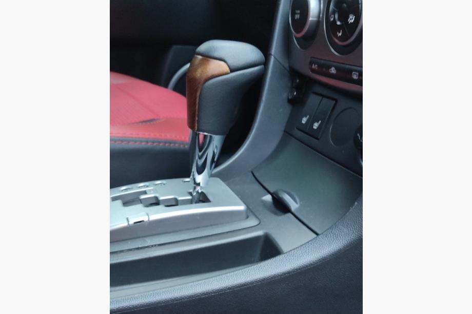 Toyota Land Cruiser 200 2007–2021 Pārnesumu pārslēgšanas rokturis (melna āda + gaišs koks) Foto 4
