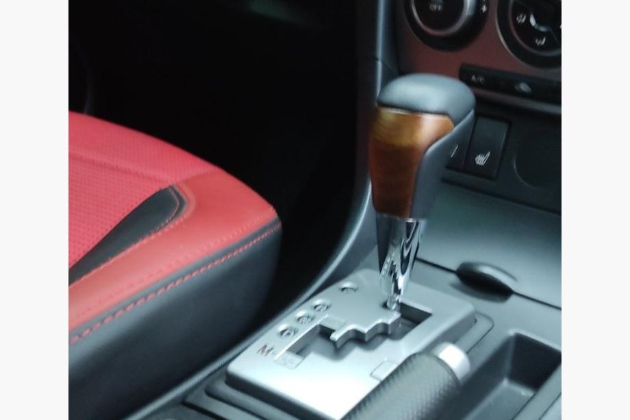 Toyota Land Cruiser 200 2007–2021 Pārnesumu pārslēgšanas rokturis (melna āda + gaišs koks) Foto 3