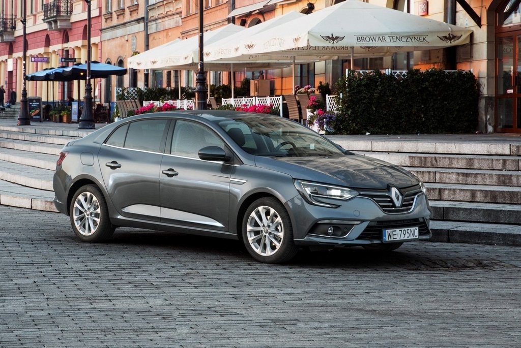 Renault Megane ceturtās paaudzes sedana apskats