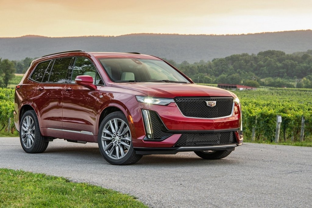 Pilna izmēra krosovera Cadillac XT6 apskats