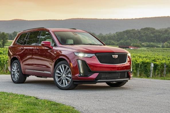 Pilna izmēra krosovera Cadillac XT6 apskats
