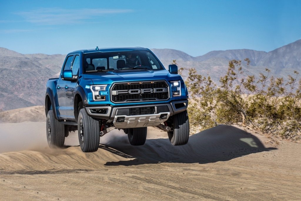 Pilna izmēra pikapa Ford F-150 Raptor apskats