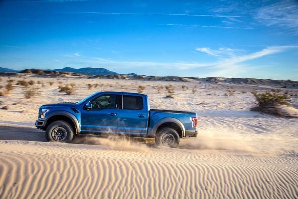 Ford F-150 Raptor: paaudzes, dzineji, piekare un izmainas 2024–2026 Foto 2