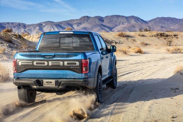 Ford F-150 Raptor: paaudzes, dzineji, piekare un izmainas 2024–2026 Foto 3