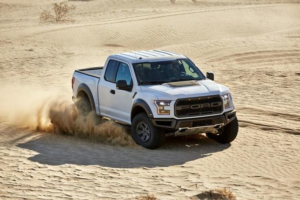 Ford F-150 Raptor: paaudzes, dzineji, piekare un izmainas 2024–2026 Foto 4