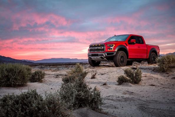 Ford F-150 Raptor: paaudzes, dzineji, piekare un izmainas 2024–2026 Foto 13
