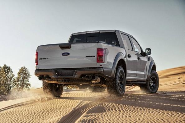 Ford F-150 Raptor: paaudzes, dzineji, piekare un izmainas 2024–2026 Foto 6