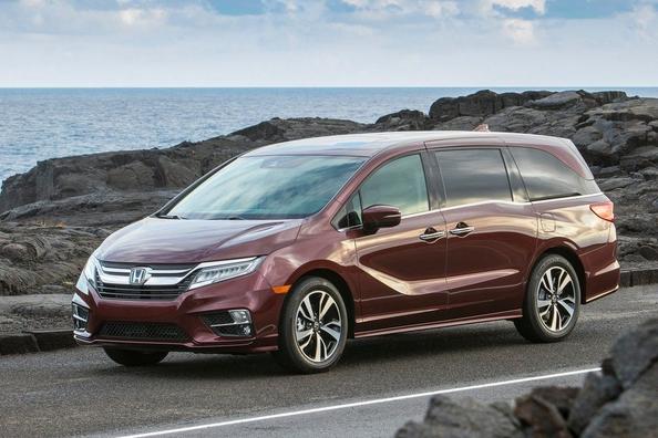 Honda Odyssey astoņvietīgā pilna izmēra minivena apskats