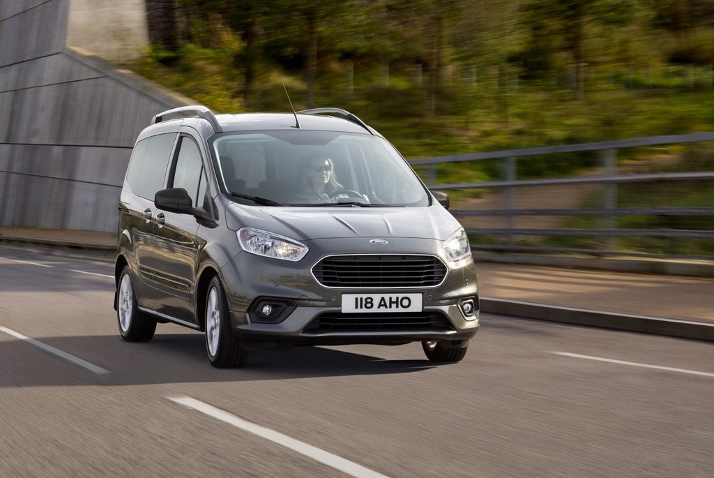 Kompaktā minivena Ford Tourneo Courier apskats