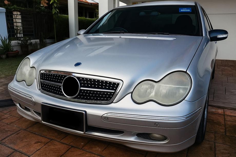 Mercedes C-class W203 2000–2007 Priekšējā radiatora reste Diamond Silver Foto 1