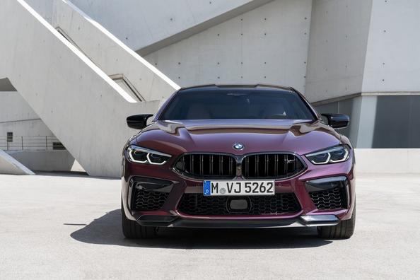 BMW M8 Gran Coupe sporta sedana apskats