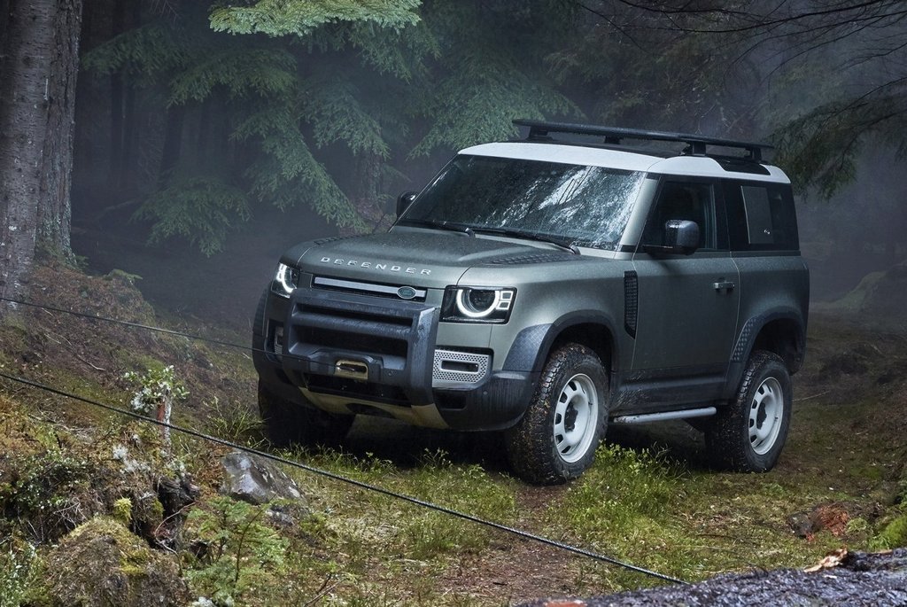 Premium trīsdurvju apvidus auto Land Rover Defender 90
