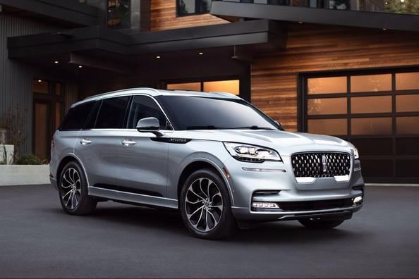 Lincoln Aviator luksusa krosovera apskats