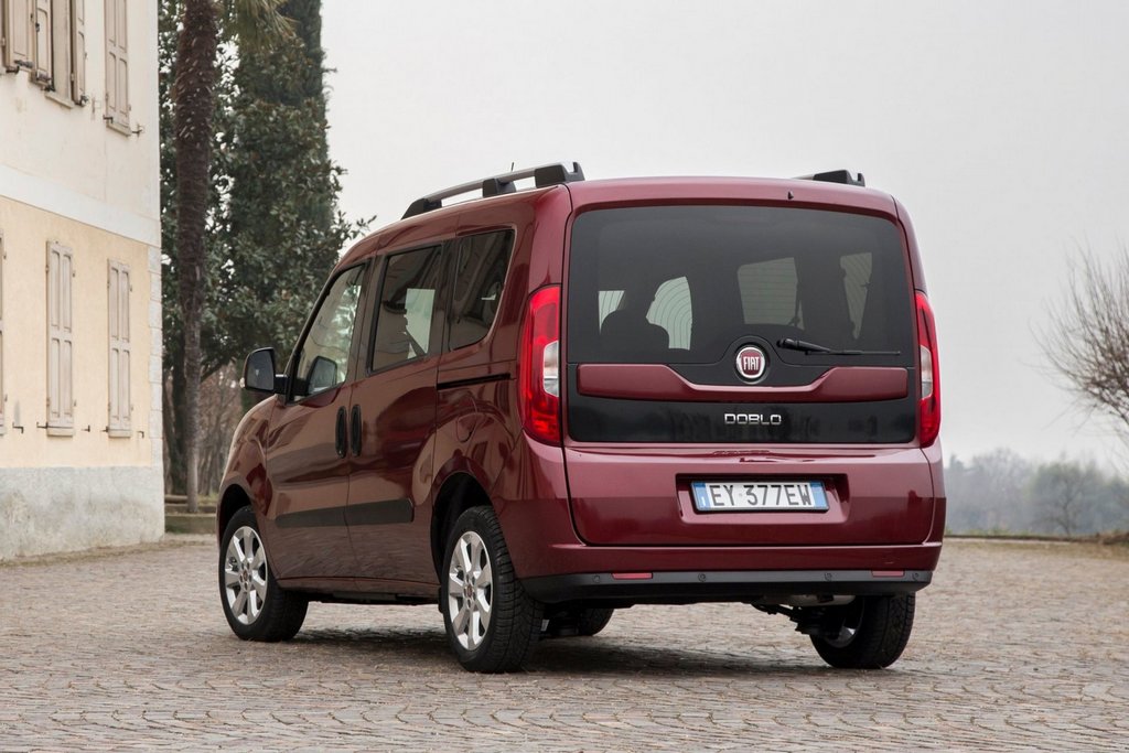 Atjauninātā Fiat Doblo kompakta minivena apskats