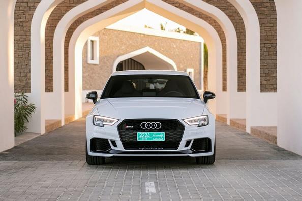 Audi RS3 Sportback pilnpiedziņas hot hečbeka apskats Foto 2