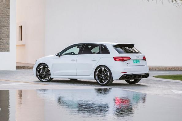 Audi RS3 Sportback pilnpiedziņas hot hečbeka apskats Foto 8