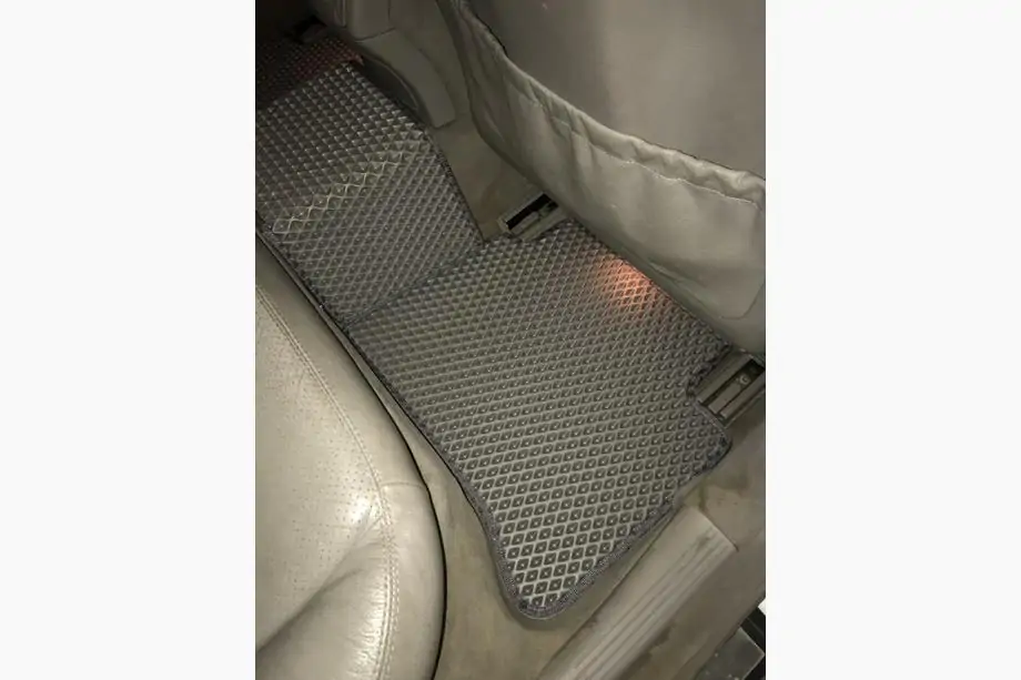 Mercedes E-class W211 2002–2009 EVA auto paklājiņi (pelēki) Foto 6