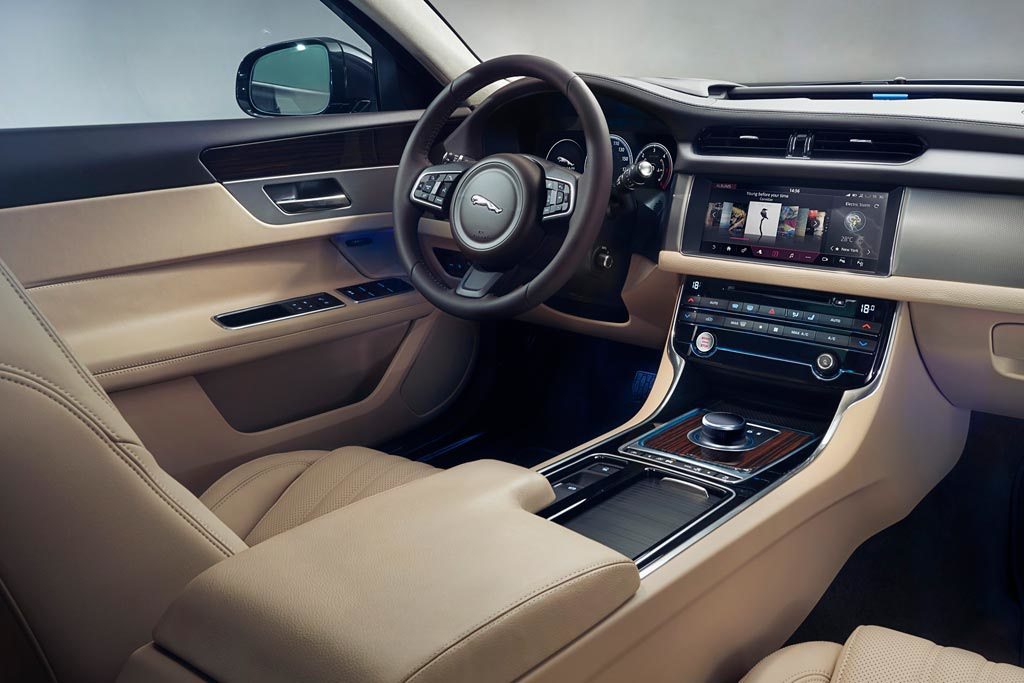 Premium universāla Jaguar XF Sportbrake apskats