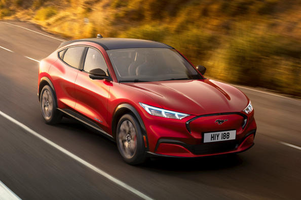 Ford Mustang Mach-E elektriskā krosovera apskats