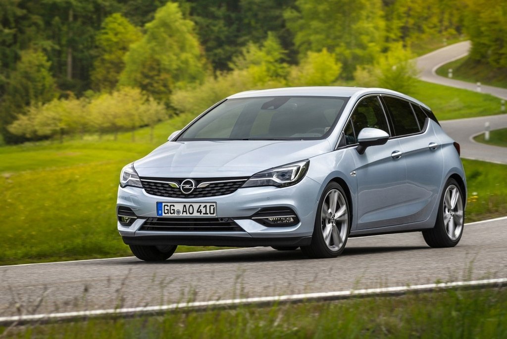 Atjauninātā Opel Astra Hatchback modeļa apskats