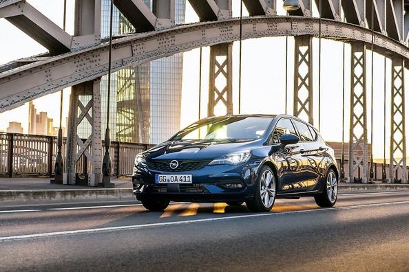 Atjauninātā Opel Astra Hatchback modeļa apskats