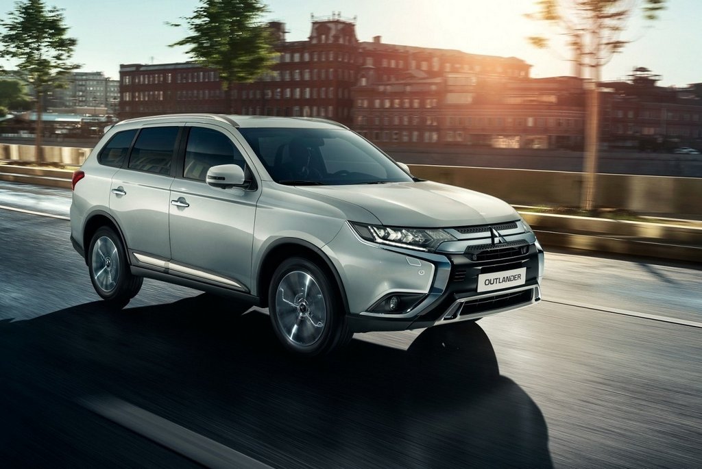 Mitsubishi Outlander krosovera apskats