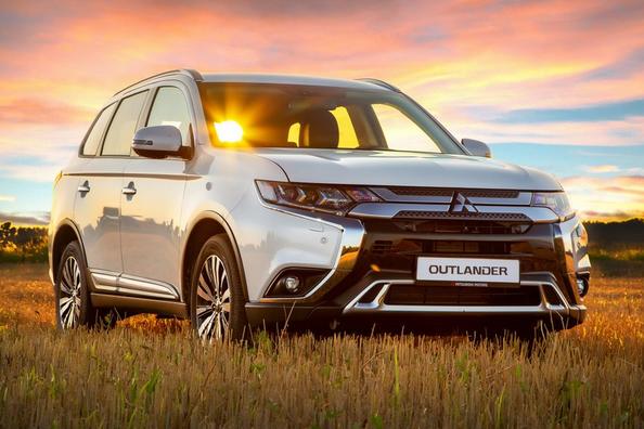 Mitsubishi Outlander krosovera apskats