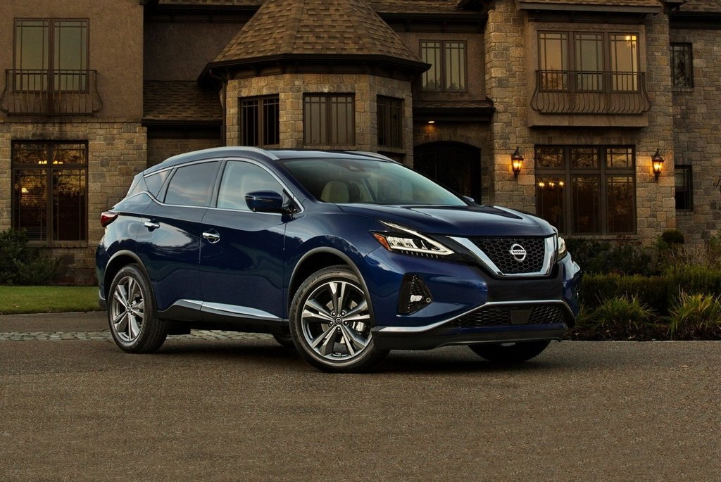 Atjauninātā vidējā izmēra krosovera Nissan Murano apskats