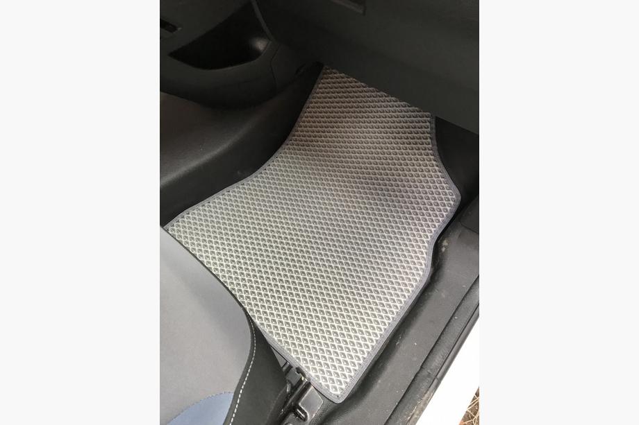 Citroen Berlingo 2008–2018 EVA auto paklājiņi (pelēki) Priekšējie + aizmugurējie + sliekšņu paklājiņi (5 gab.) Foto 2