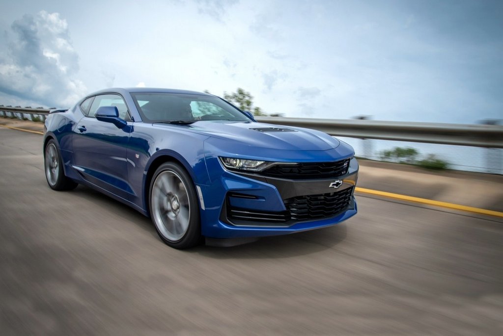 Sportiskā kupejas Chevrolet Camaro modernizēta restailinga versija