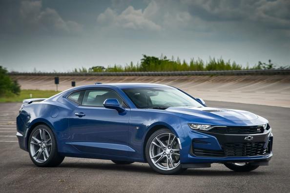 Sportiskā kupejas Chevrolet Camaro modernizēta restailinga versija