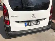 Peugeot Partner/Rifter 2019– Nerūsējošā tērauda līste virs numura zīmes foto 2