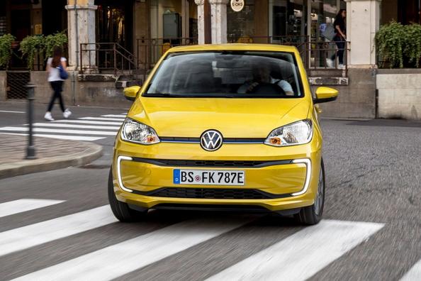 Volkswagen e-up! elektriskā hečbeka apskats