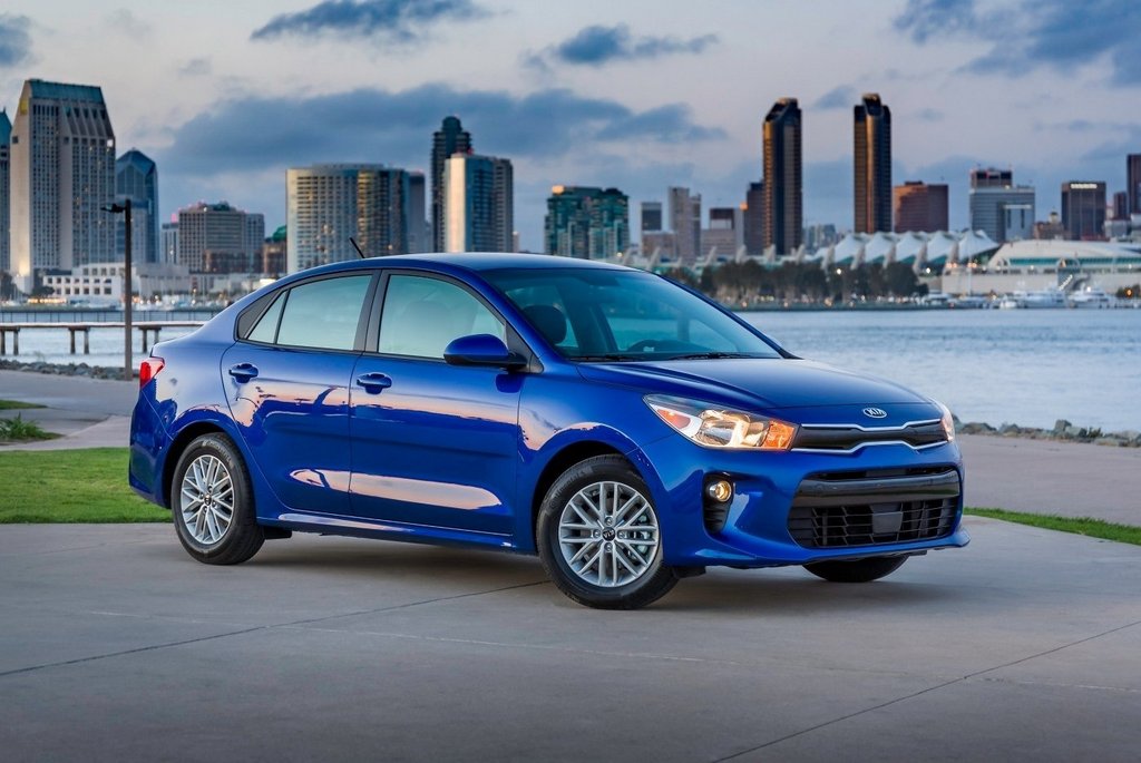 KIA Rio kompaktā sedana ceturtā paaudze