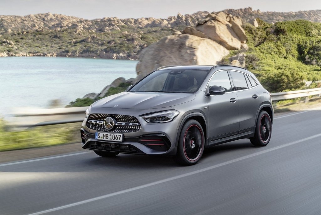Premium kompaktā krosovera Mercedes-Benz GLA-Class apskats