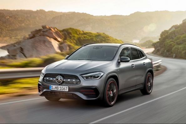 Premium kompaktā krosovera Mercedes-Benz GLA-Class apskats